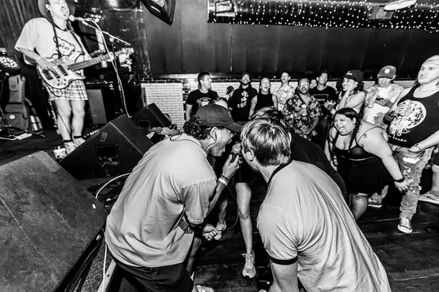 Nish singing with the crowd